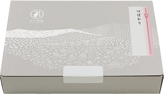 グレー箱の右上隅にのしを貼っている写真