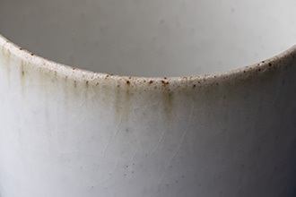 器をアップしてヒビのような模様「かんにゅう」を映した写真